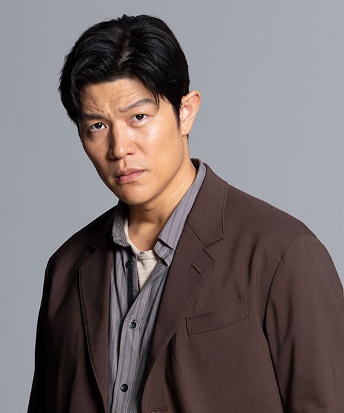 儀堂 歩：鈴木亮平