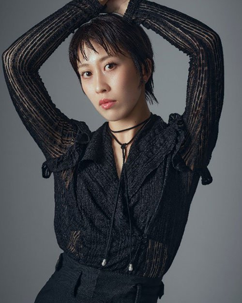 AYUMI.